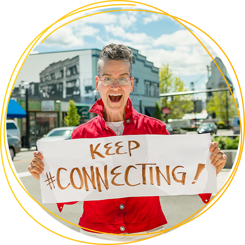 Keynote 1 Ginger Johnson holding a sign that says "Keep Connecting"